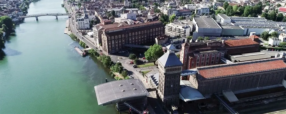 Vue aérienne du moulin et de centre de Corbeil Essonnes 91100. Entreprise nettoyage bureaux locaux 91